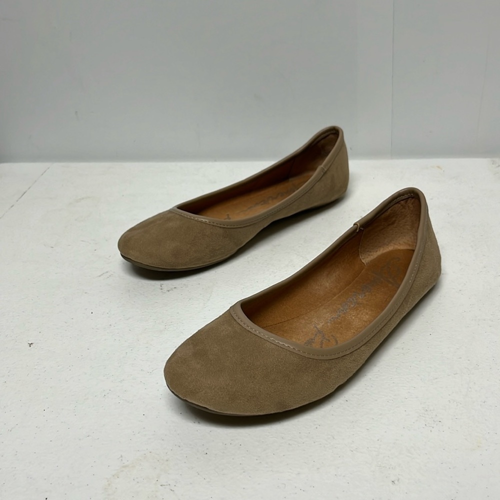 American RagCie Women's Cellia Ballet
Flats size 7.5”